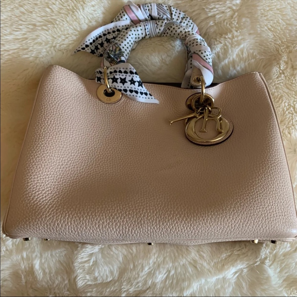 Dior Diorissimo Pebble Leather Rose Poudre - Picture 5 of 16